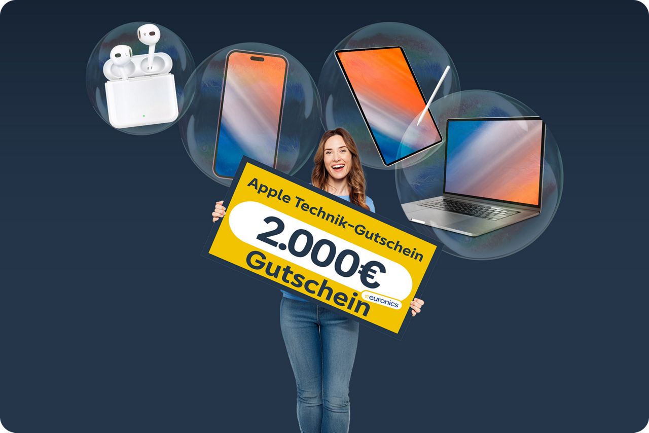Eine Frau hält einen 2.000 € Gutschein in der Hand. Abgebildet sind noch diverse Apple Produkte.
