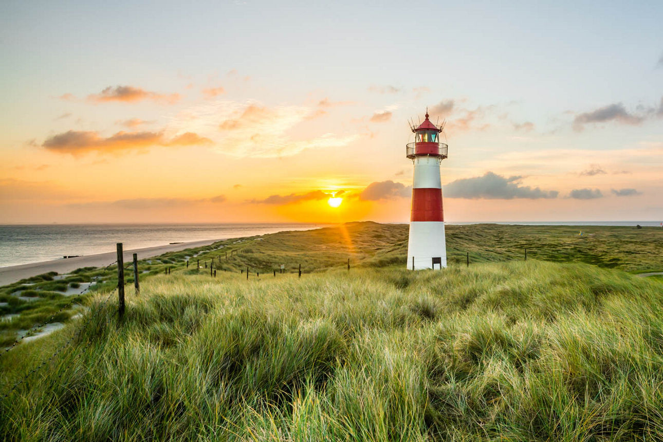 Sonnenaufgang Leuchtturm in List auf Sylt