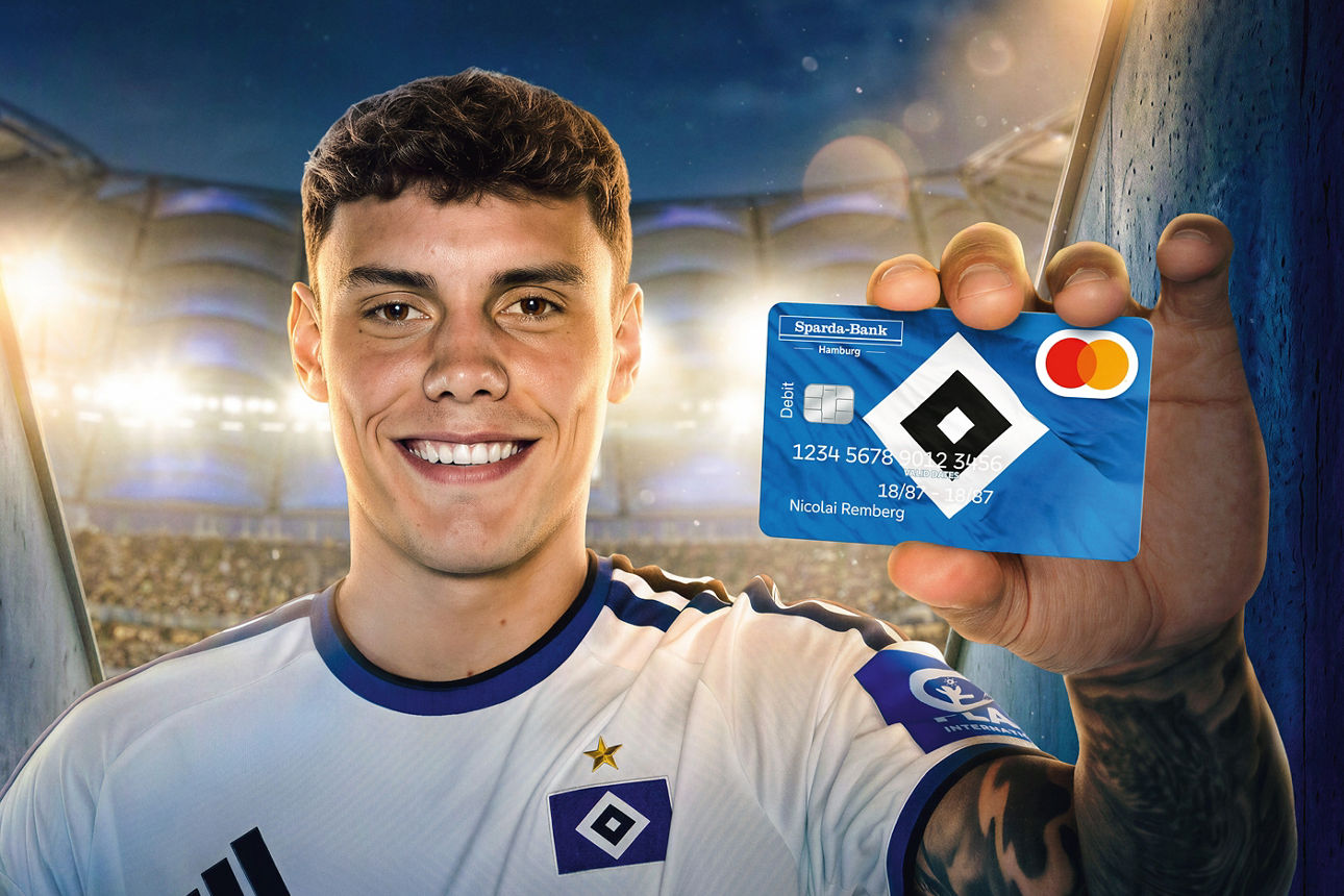 HSV-Spieler mit HSV Girocard im Bild