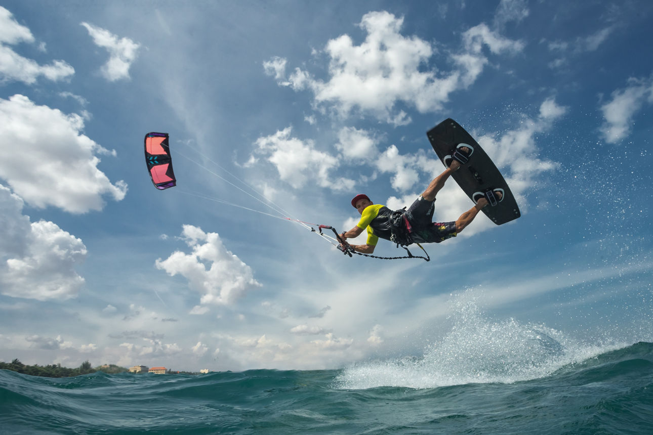 Geld anlegen mit Sparda Dynamic Motiv Kitesurfer