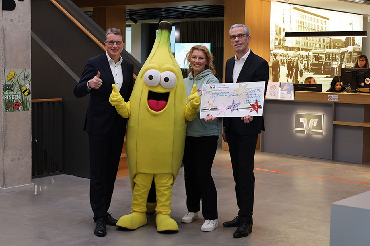 Volksbank in Ostwestfalen unterstützt Initiative „Fruchtalarm“ mit einer Spende über 20.000 Euro