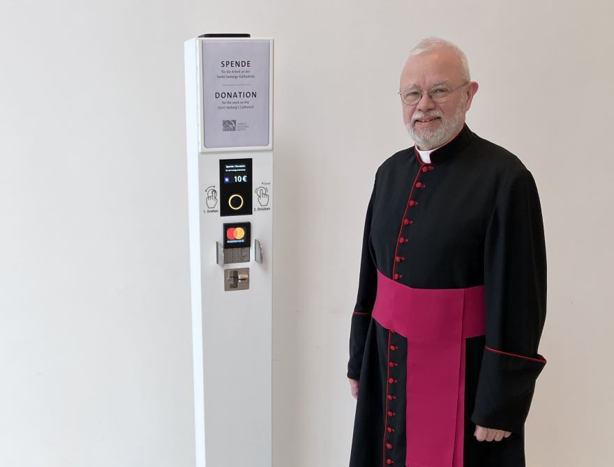 digitalen Spendensäule in der St. Hedwigs-Kathedrale