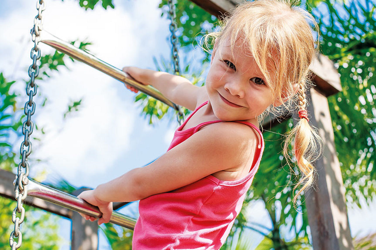 Volksbank Vorpommern saniert wieder Spielplätze in der Region