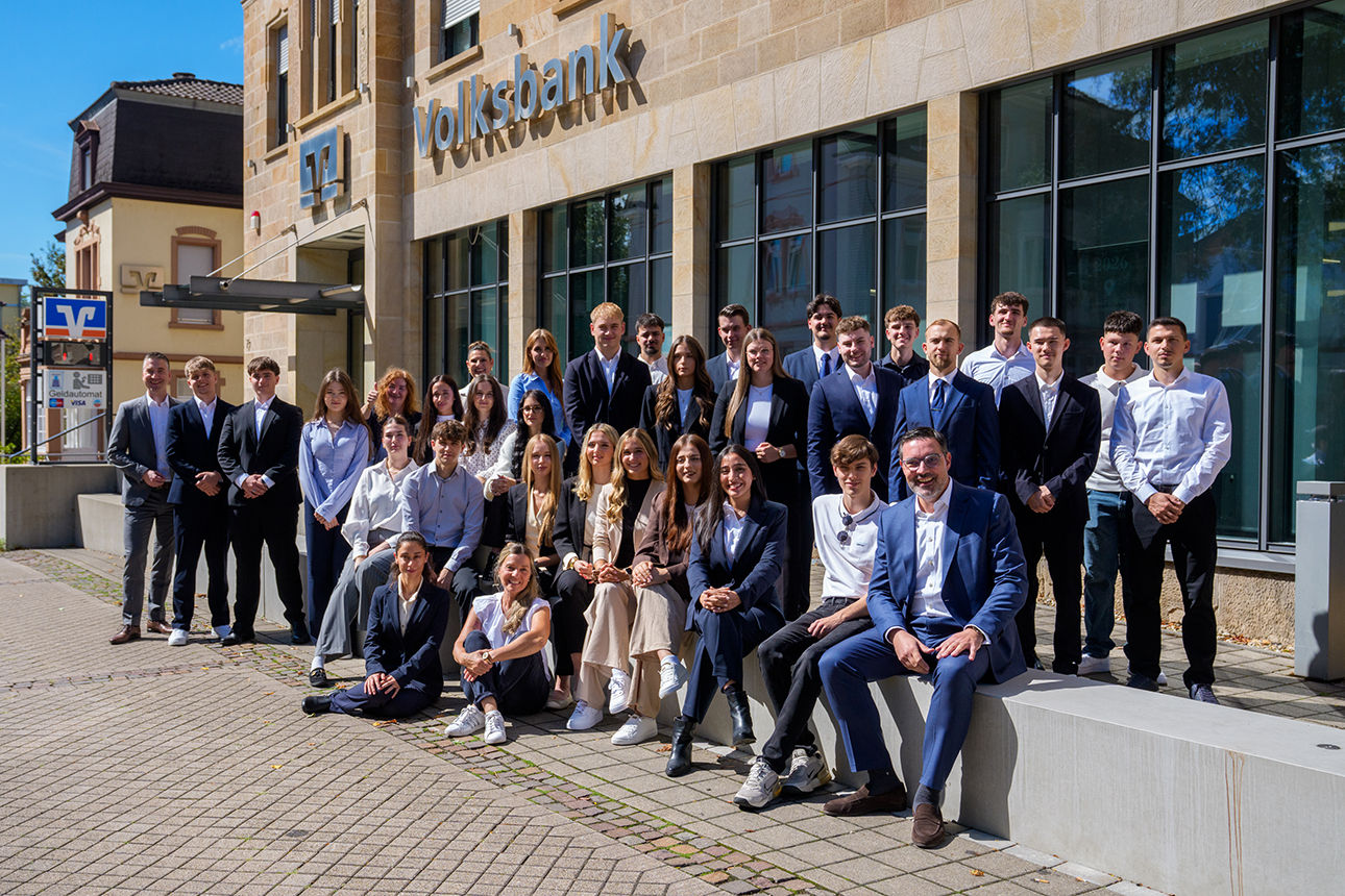 Gruppenbild der neuen Auszubildenden und Dualstudierenden