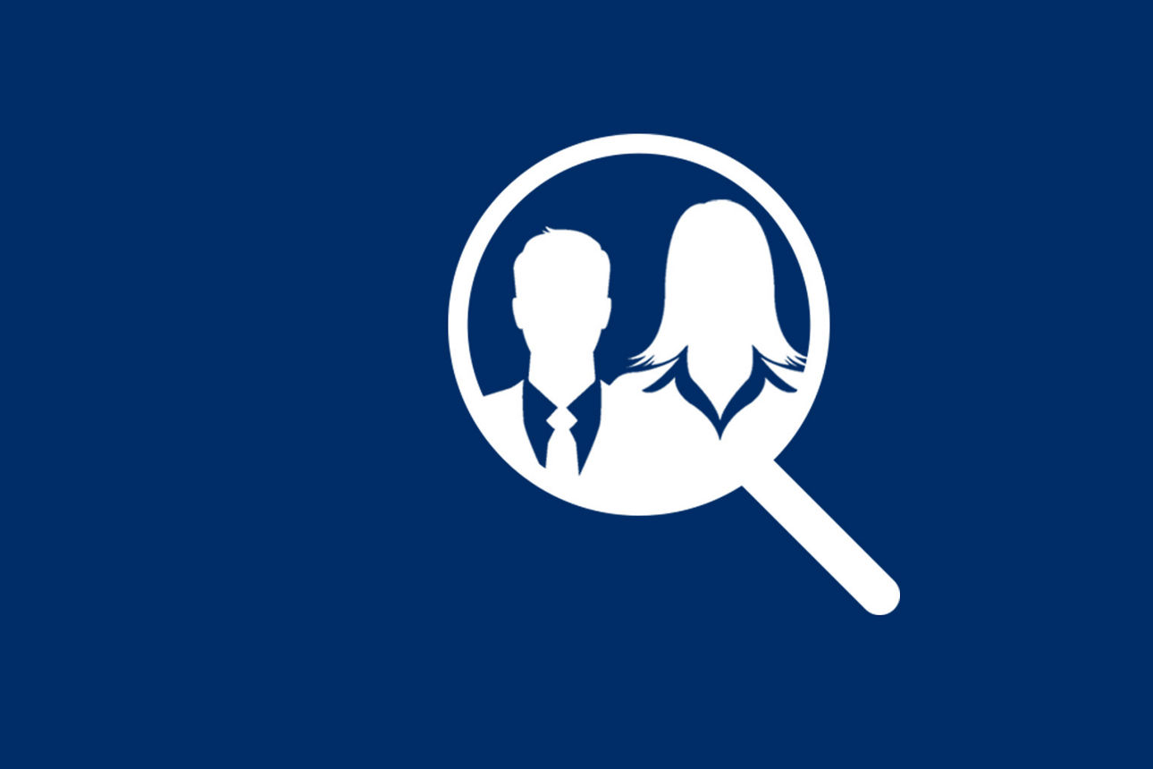 Lupe auf blauem Hintergrund