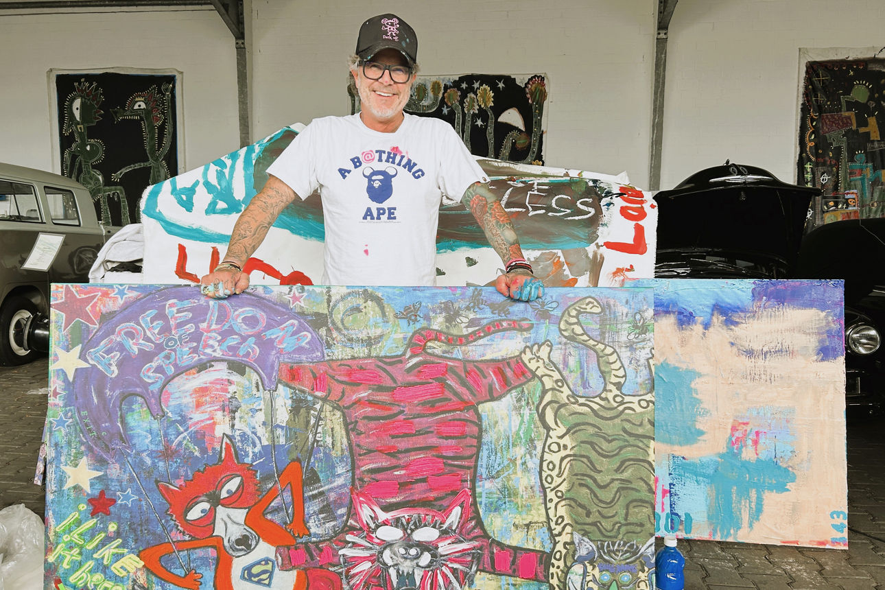 Der Künstler Super*me versteigert ein Bild zugunsten des SKM Köln.