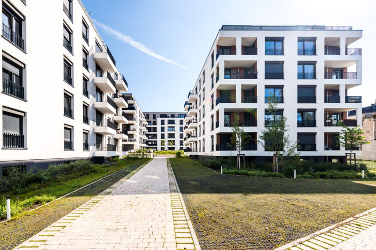 Musterbild - Neubauwohnungen mit Balkon und großzügigen Fenstern.