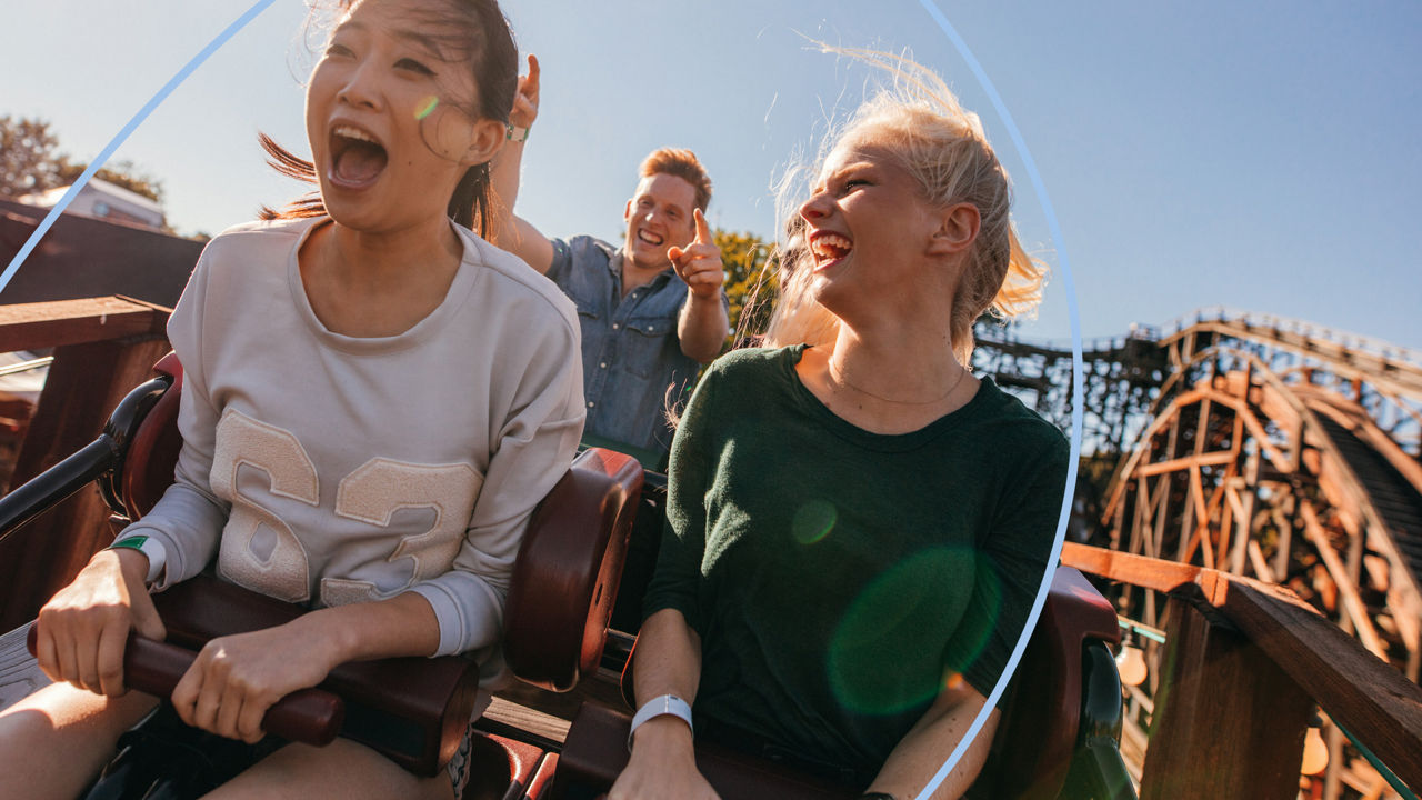 Kinder in der Achterbahn