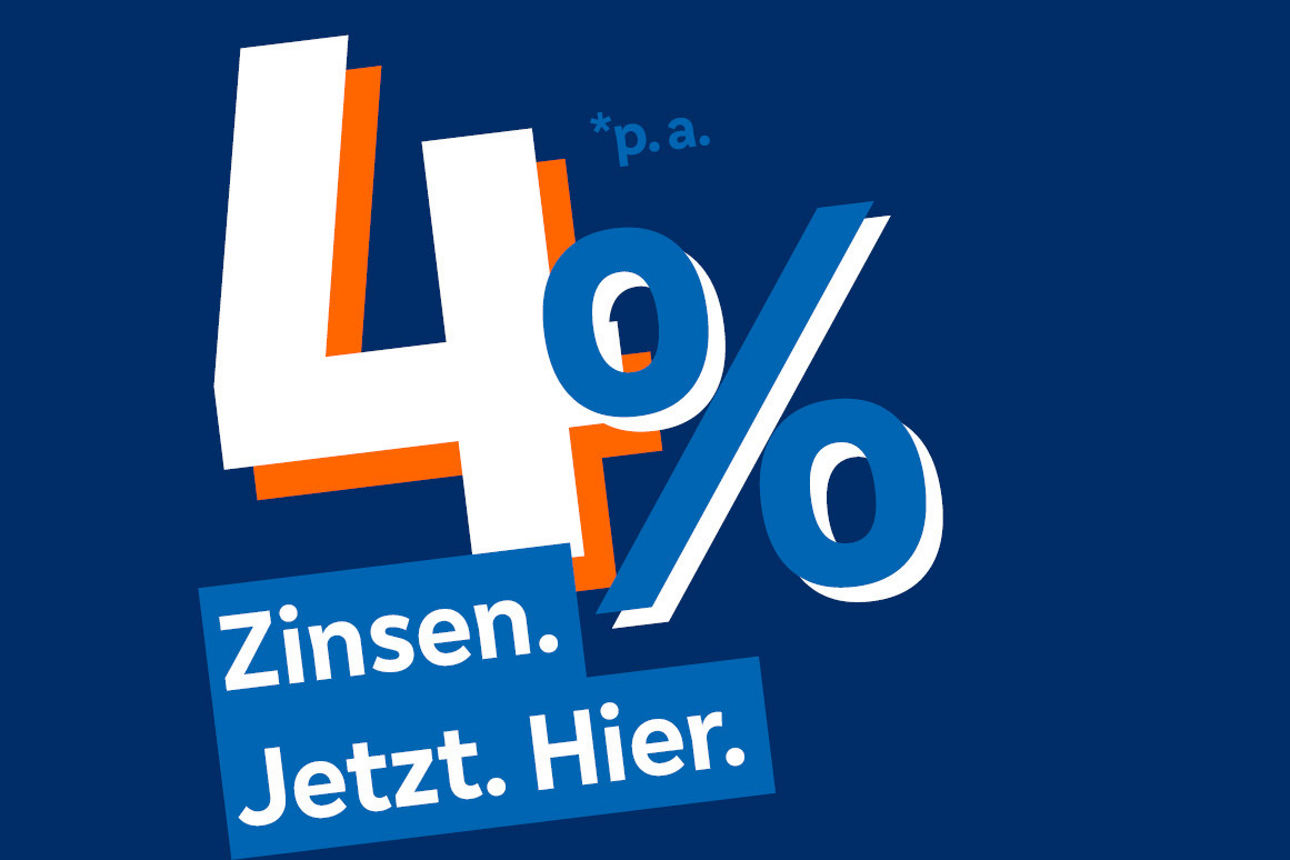 Blauer Hintergrund mit Schrift 4 % Zinsen