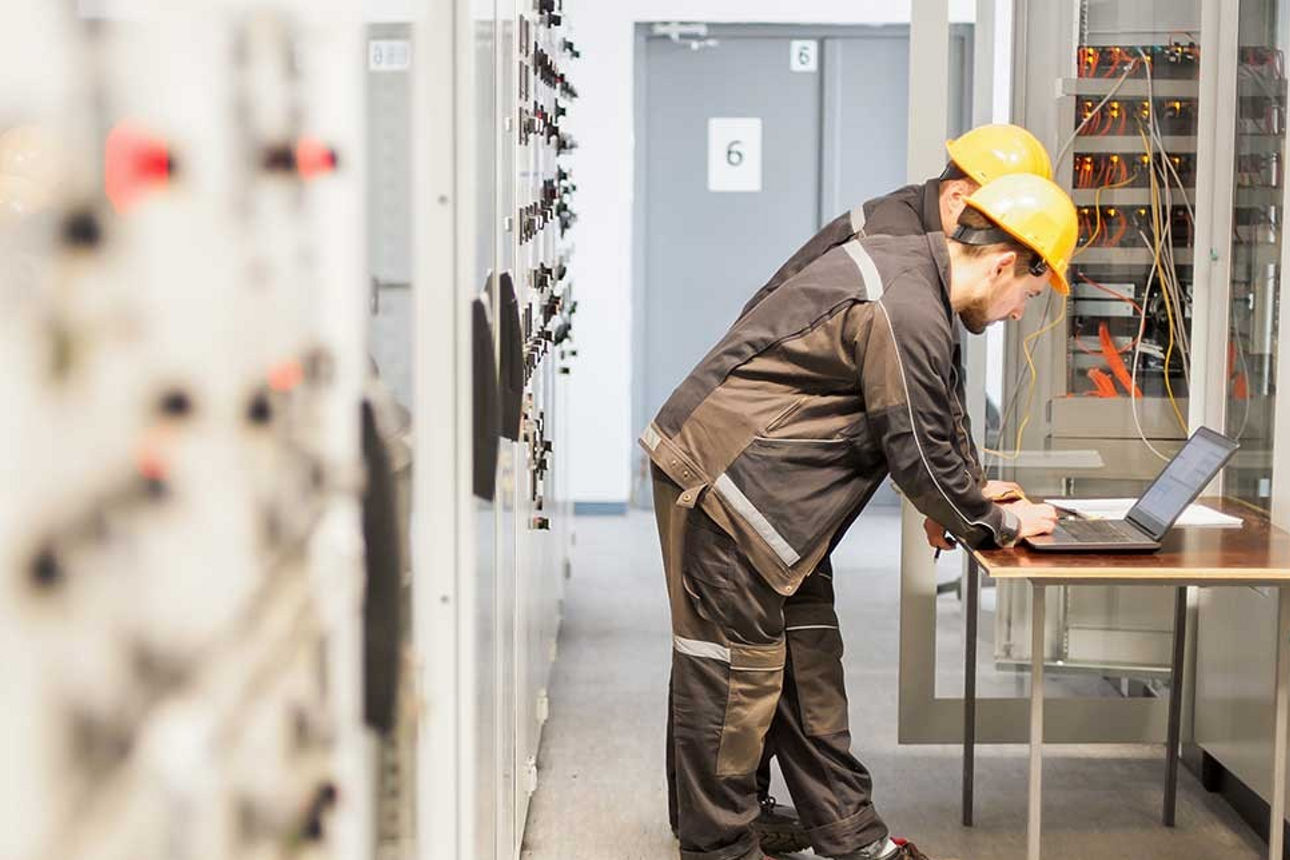 Techniker bei der Arbeit