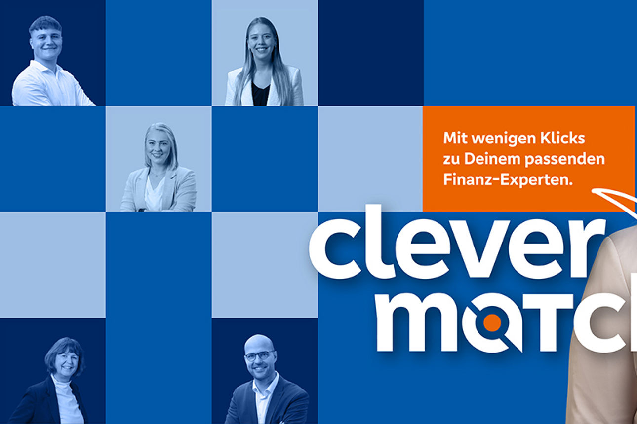 Der Slogan CleverMatch und ein Portrait von Lena Kupfernagel auf blauem Hintergrund.