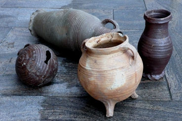 Historische Töpfe in Brühl