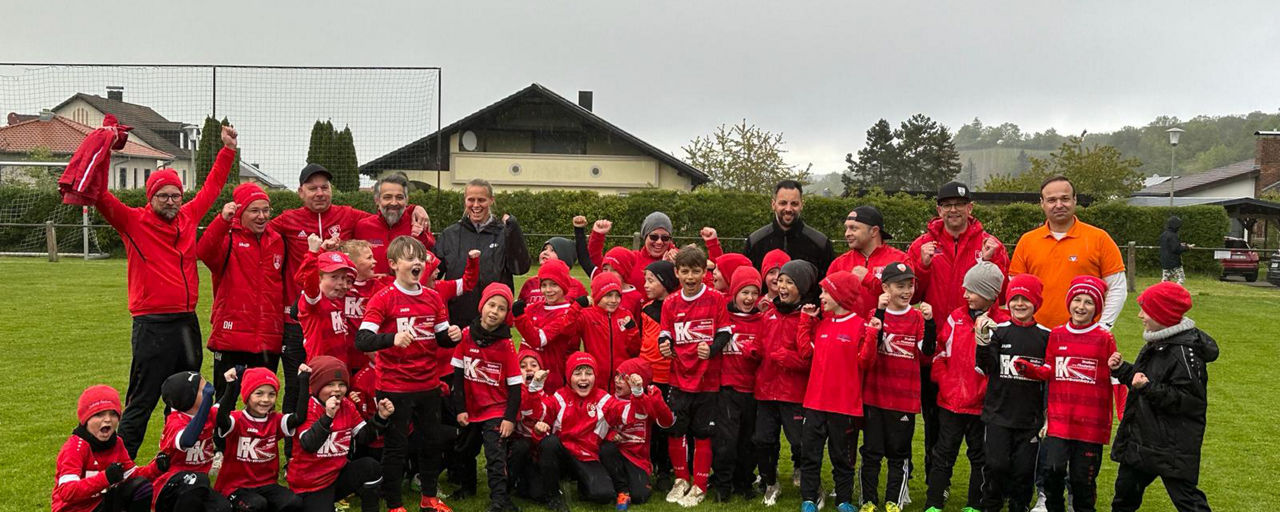 Klara Bühl beim öffentlichen Training mit den Dreiberg Kickers