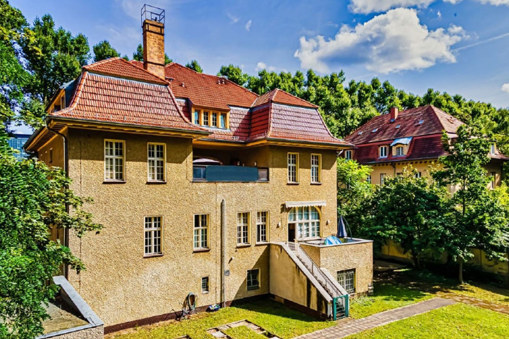 Außenansicht einer Stadtvilla