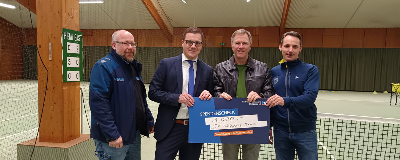 Spendenübergabe mit Scheck an den TV Königsberg durch Markus Simon