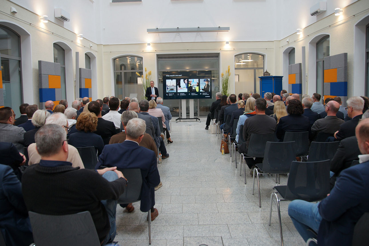 Rund 100 Gäste waren im Herforder Volksbank-Regionalzentrum zu Gast.
