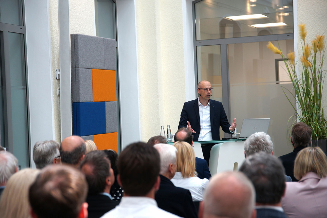 Thomas Mühlhausen bei der Ergebnispräsentation der Unternehmensbefragung 2026