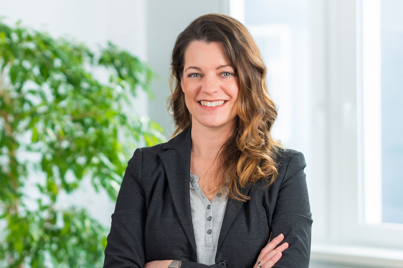 Porträtfoto von Svenja van der Burg