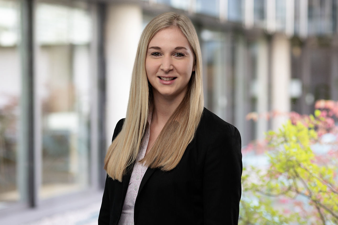 Bild von Christine van de Beek, Mitarbeiterin der Münchner Bank eG