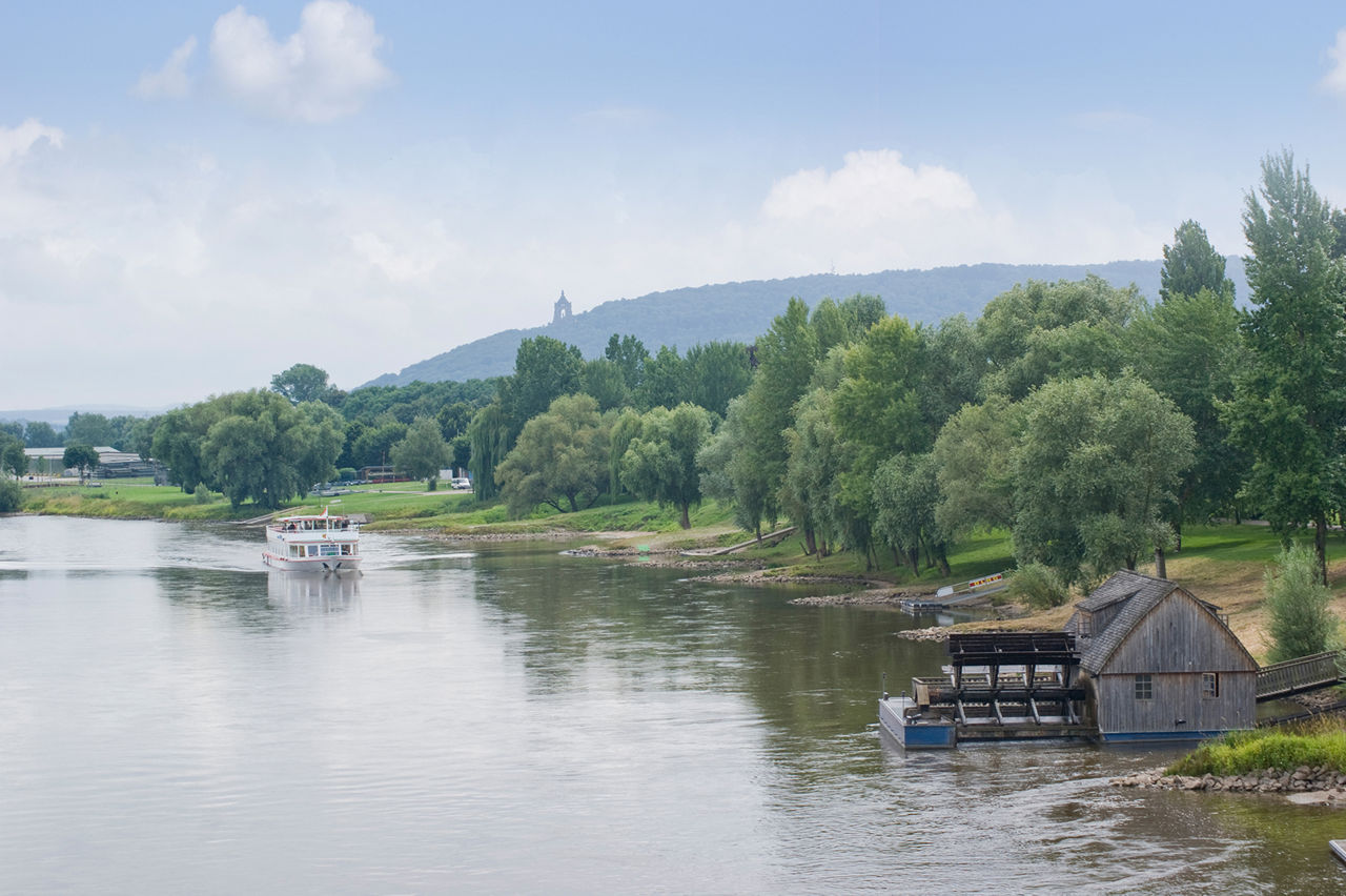 Die Weser mit Schiffmühle in Minden.