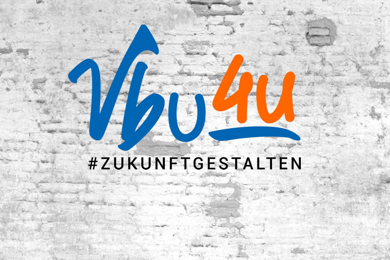vbu4u Logo auf grauer Mauer