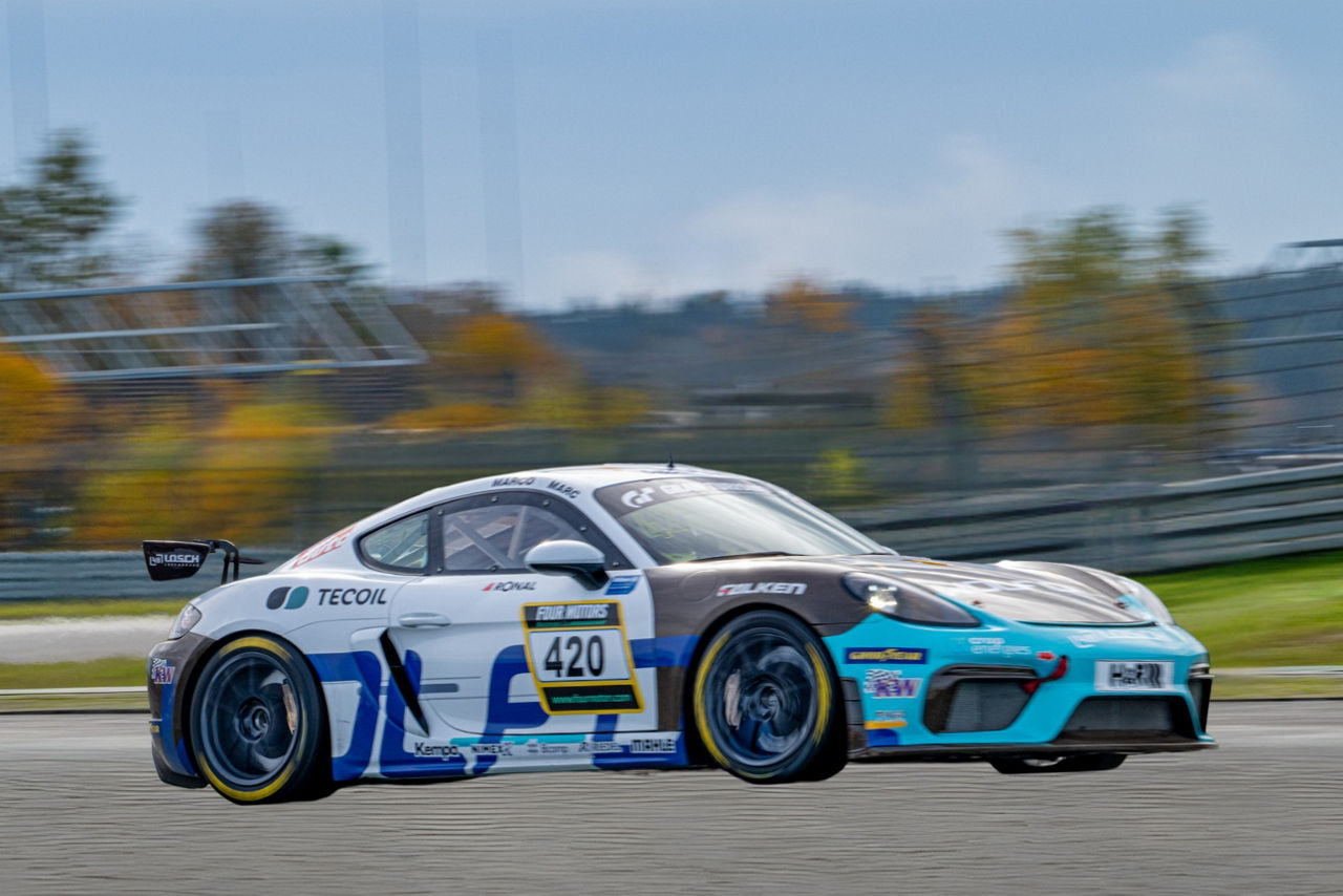 DTM-Rennwagen der Marke Porsche mit der Startnummer 420