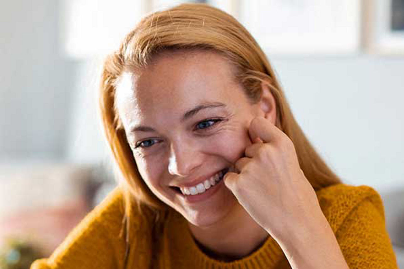 Kontowechselservice - Frau lächelt