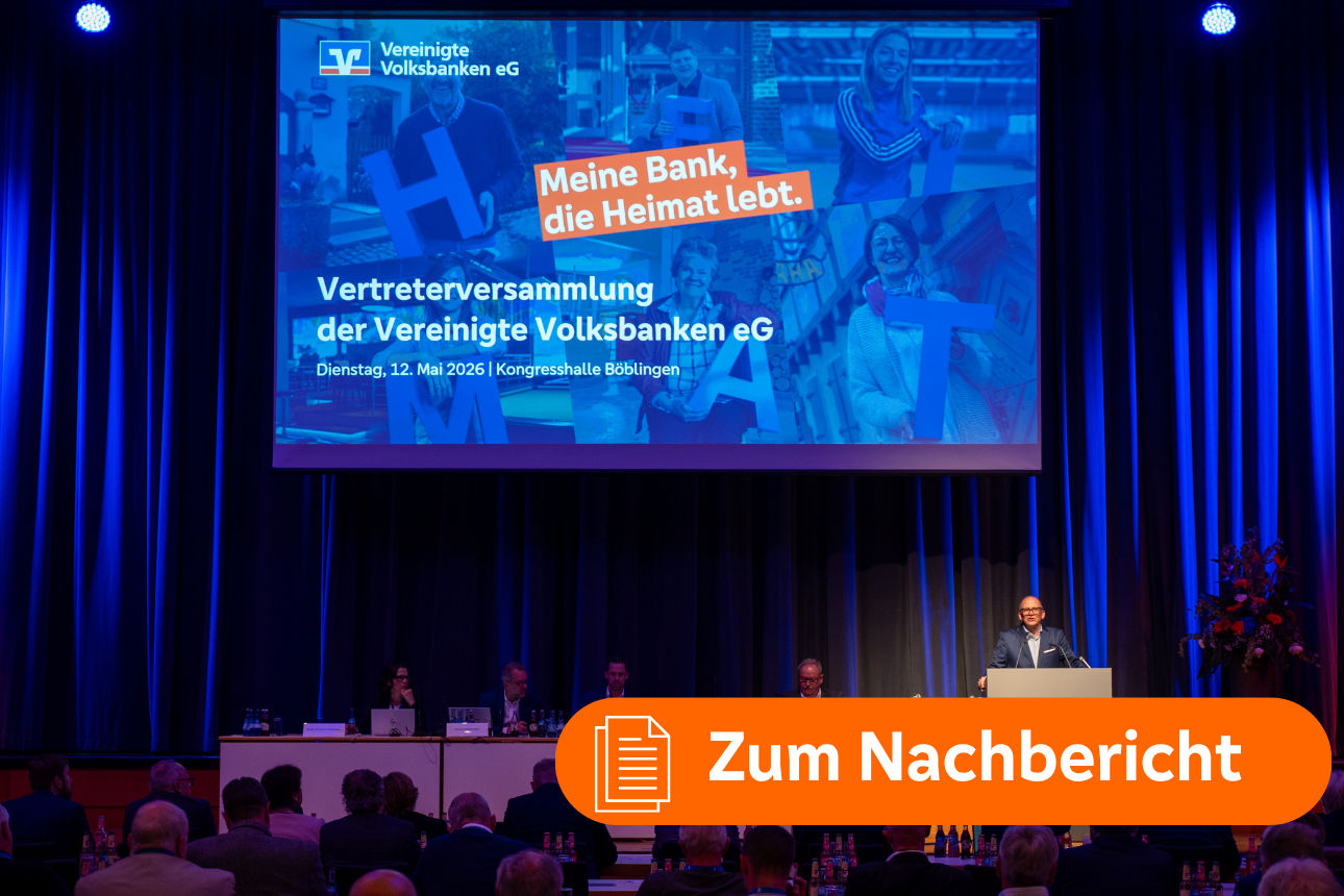 Vertreter folgen der Vertreterversammlung Aufsichtsratsvorsitzender Jörg Berner spricht.