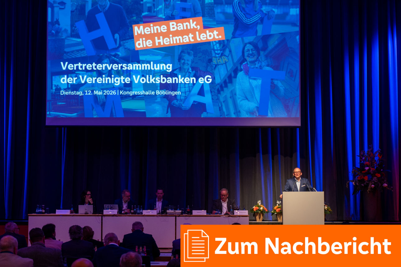 Vertreter folgen der Vertreterversammlung Aufsichtsratsvorsitzender Jörg Berner spricht.