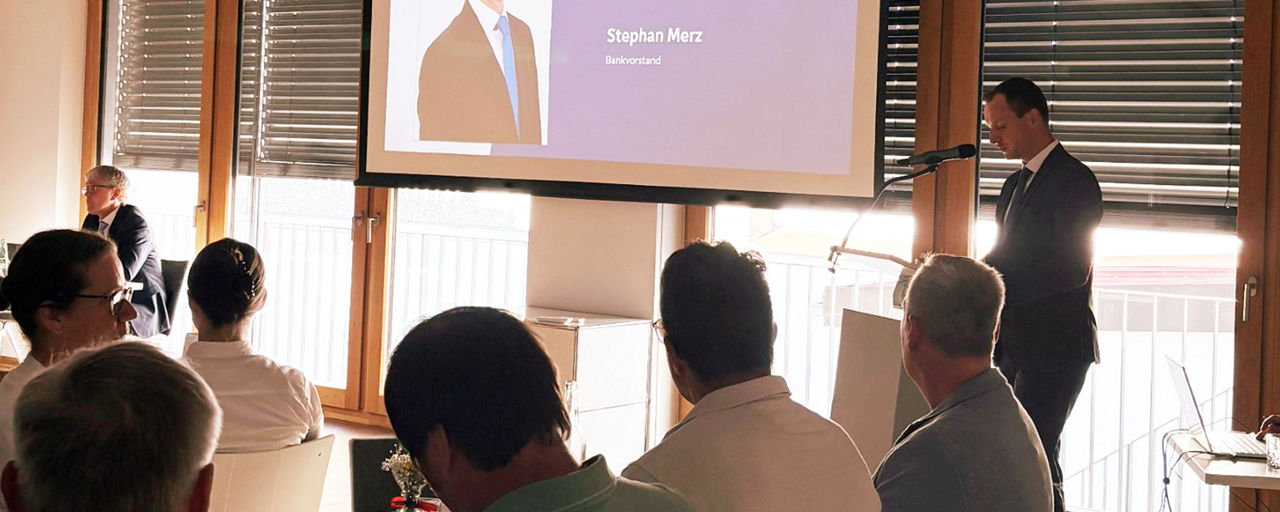 Vorstand Stephan Merz bei seinem Bericht an der Vertreterversammlung 2025