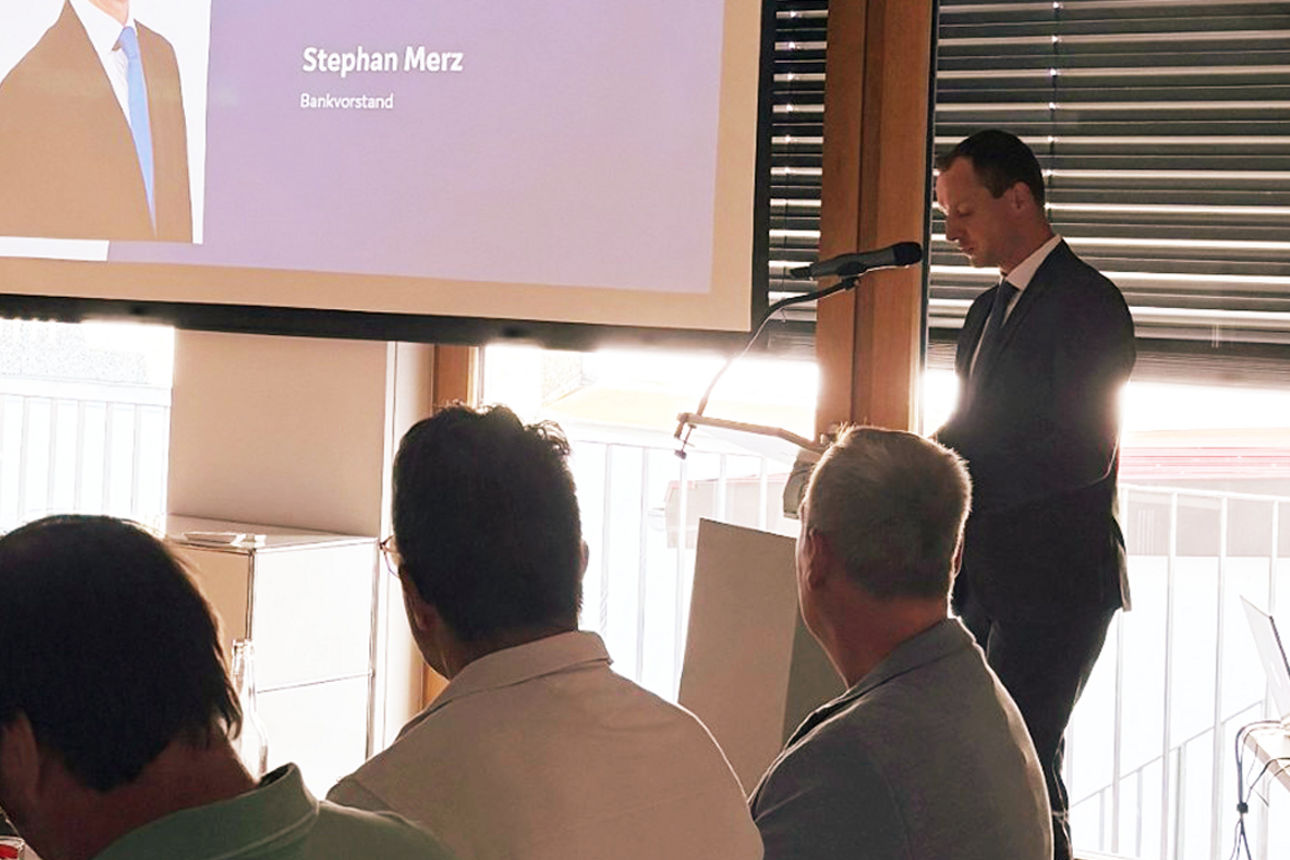 Vorstand Stephan Merz bei seinem Bericht an der Vertreterversammlung 2025