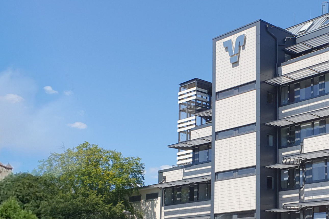 Collage mit der Veste Coburg und der Hauptstelle der VR-Bank Coburg