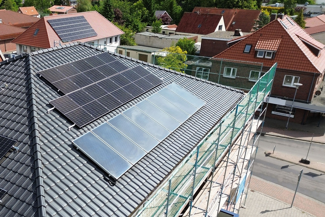 Photovoltaikanlage auf dem Dach der Volksbank Filiale in Eversten
