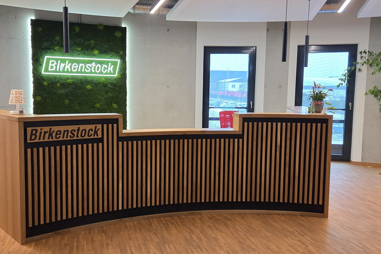 Fotografie vom Eingang von Birkenstock in Marburg