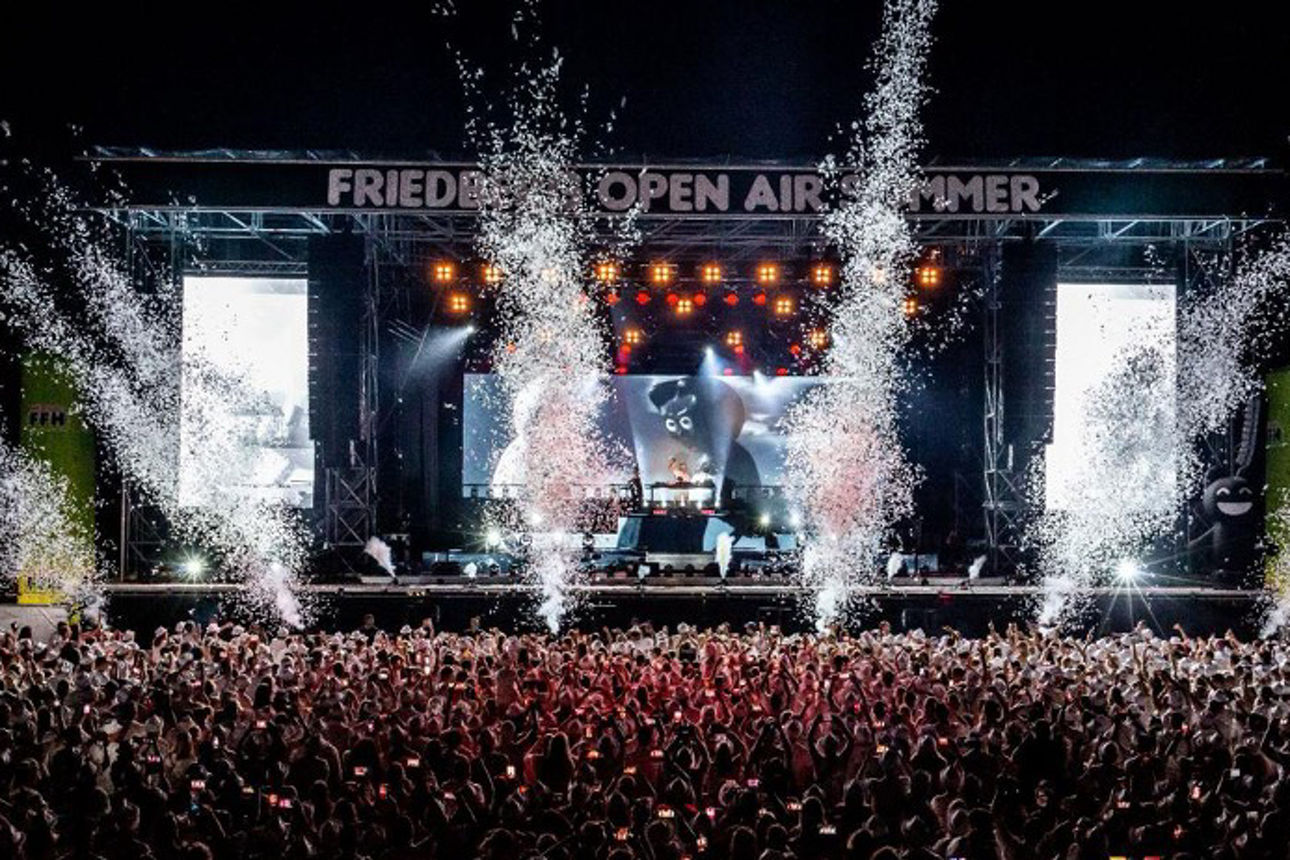 Fotografie einer Konzertbühne