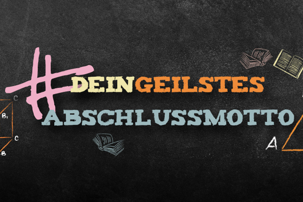 Tafel mit dem #DEINGEILSTESABSCHLUSSMOTTO und mathematischen Vektorgrafiken
