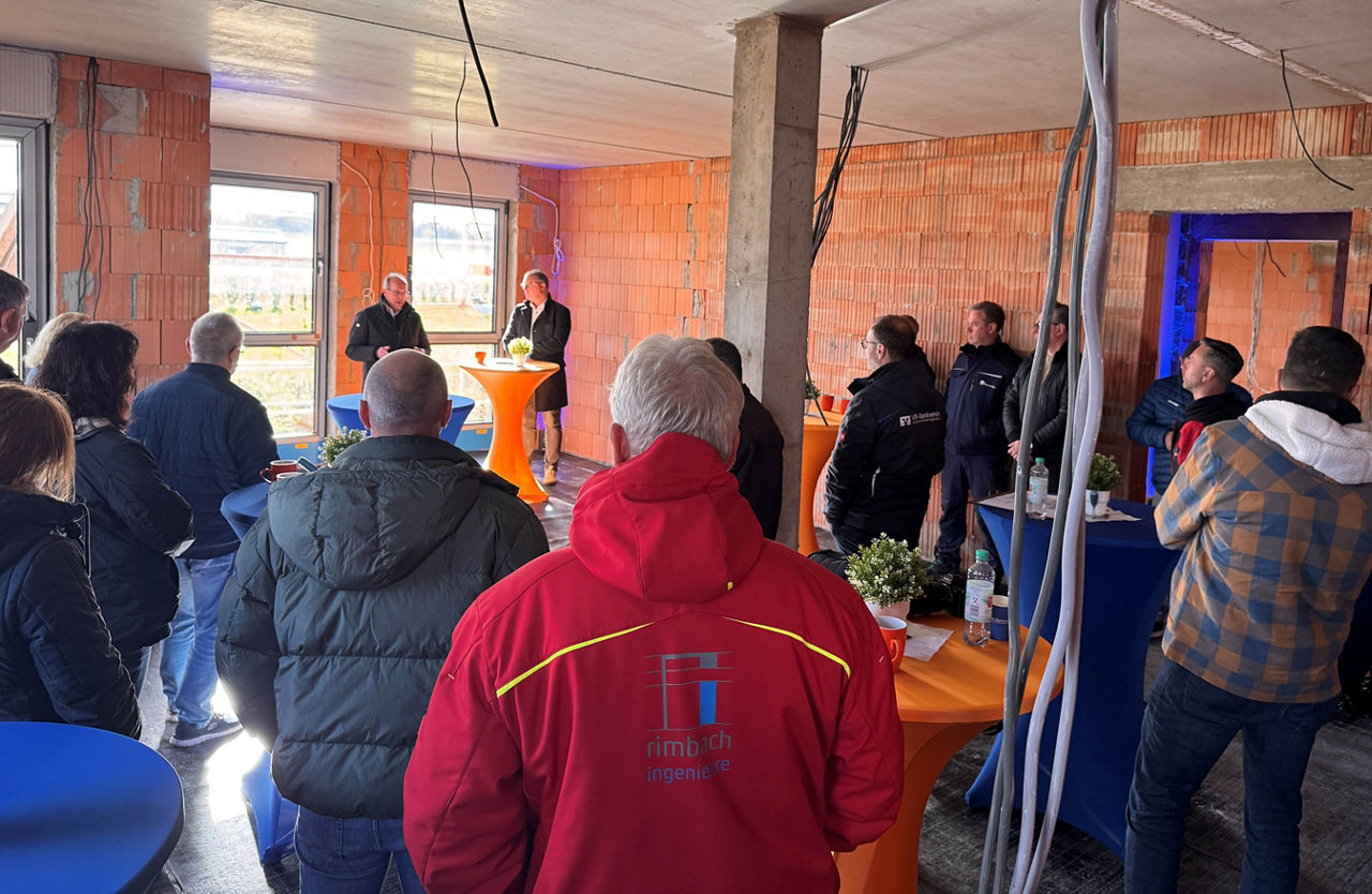 Fotografie der Rohbaueinweihung im Gebäude in der Feldstr. in Obersuhl