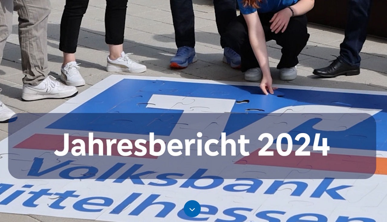 Gruppe von Personen puzzeln das Volksbank Logo