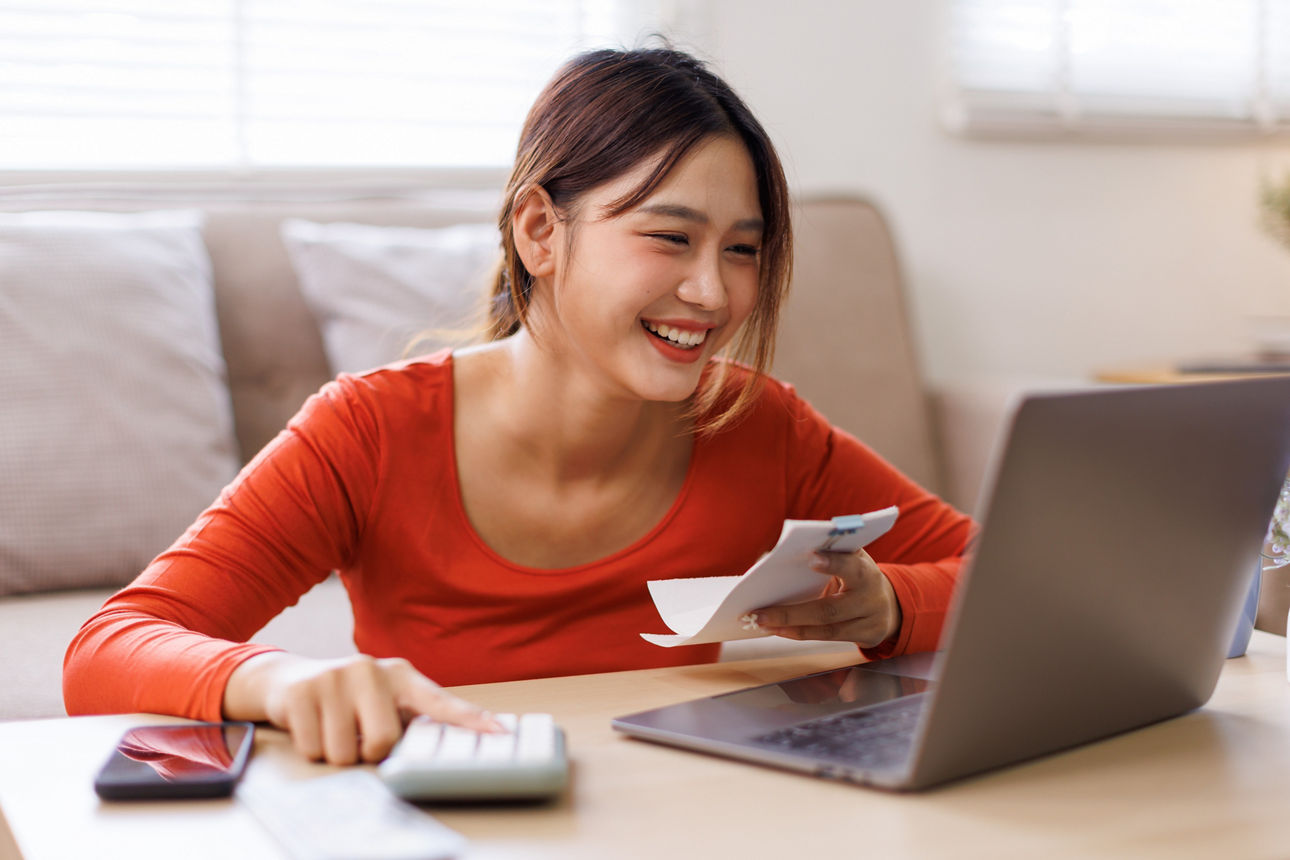 Studentin bei der Steuererklärung