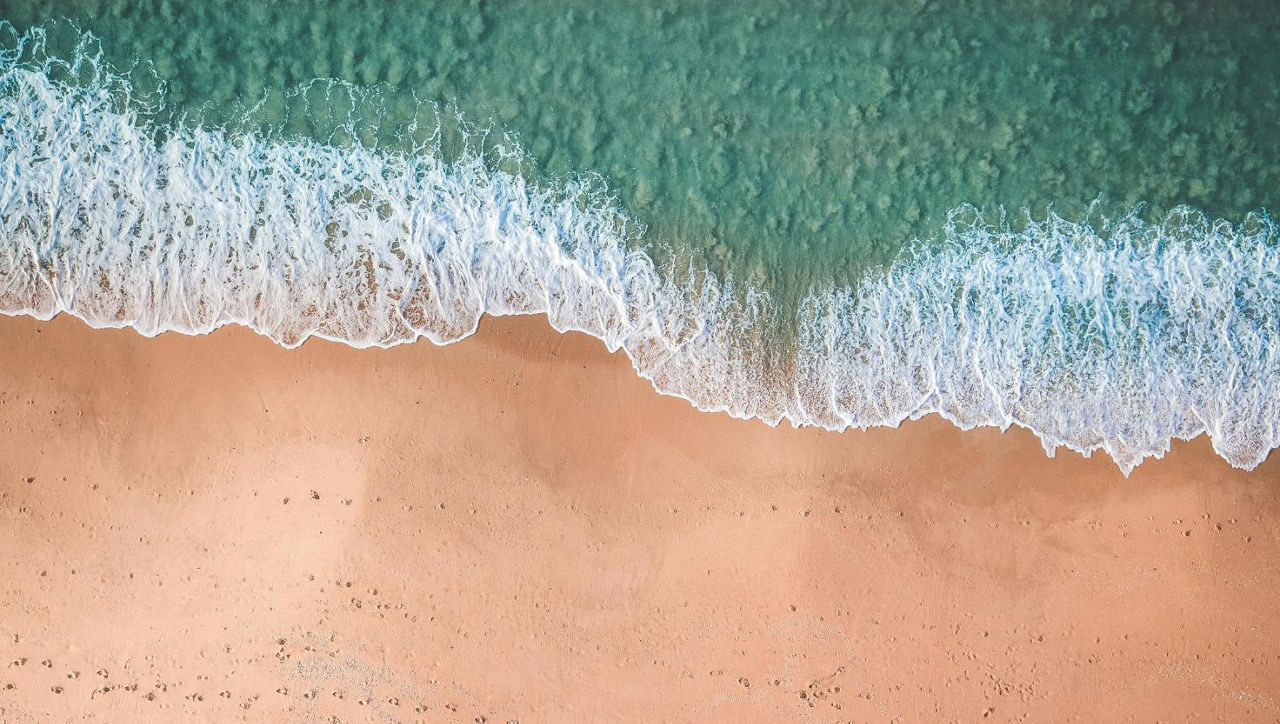 Wellen, Strand und Meer