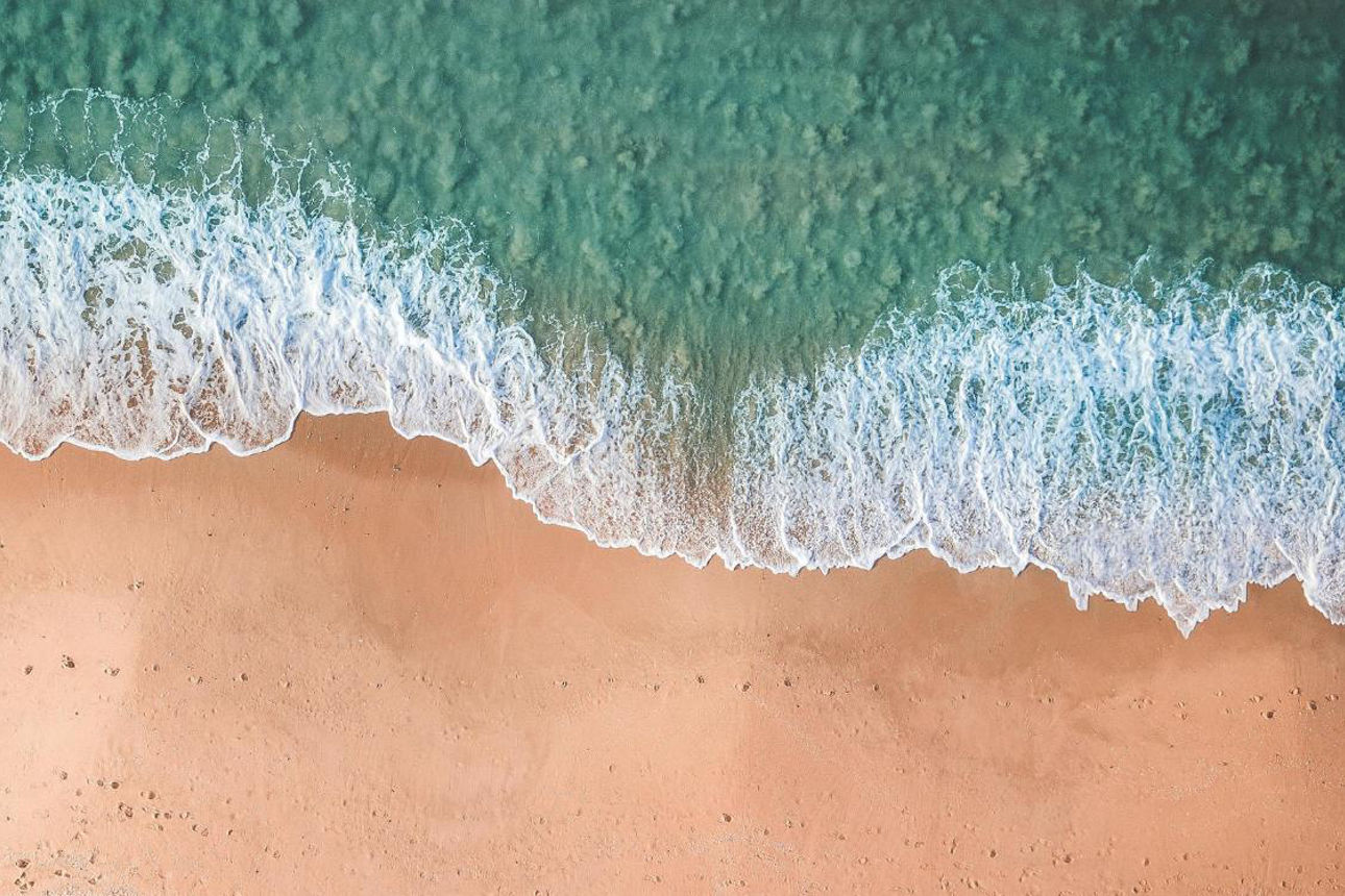 Wellen, Strand und Meer