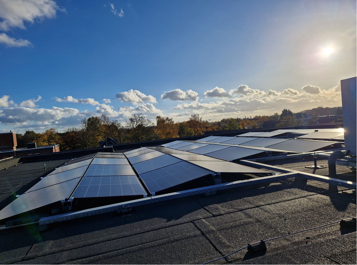 Photovoltaikanlage auf dem Dach der Volksbank Filiale in Oldenburg Eversten