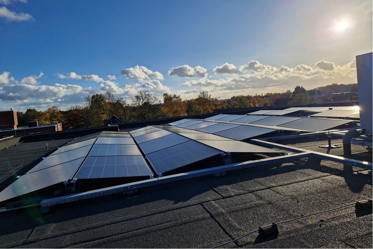 Photovoltaikanlage auf dem Dach der Volksbank Filiale in Oldenburg Eversten