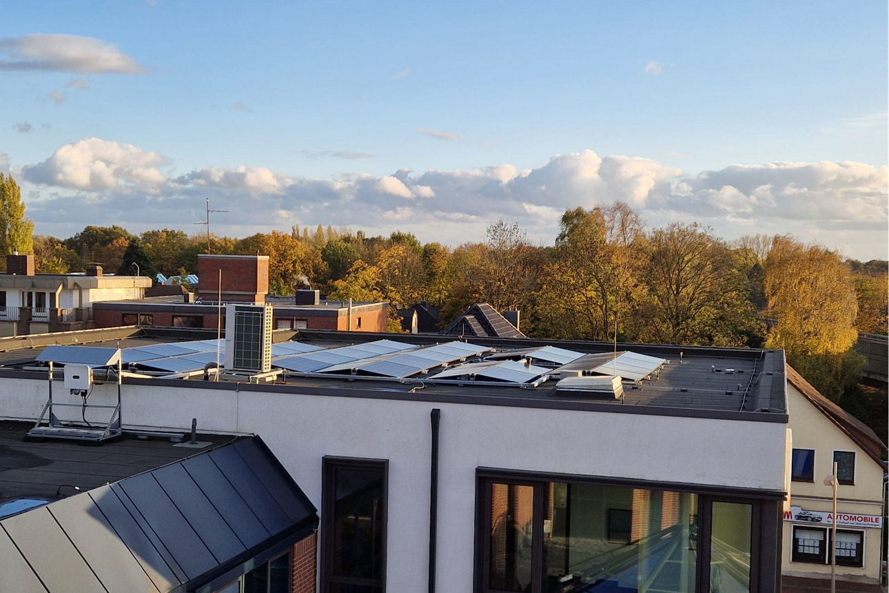 Photovoltaikanlage auf dem Dach der Volksbank Filiale in Eversten