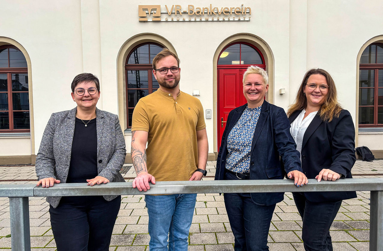 Fotografie vierer Personen der VR-Gründungswerkstatt