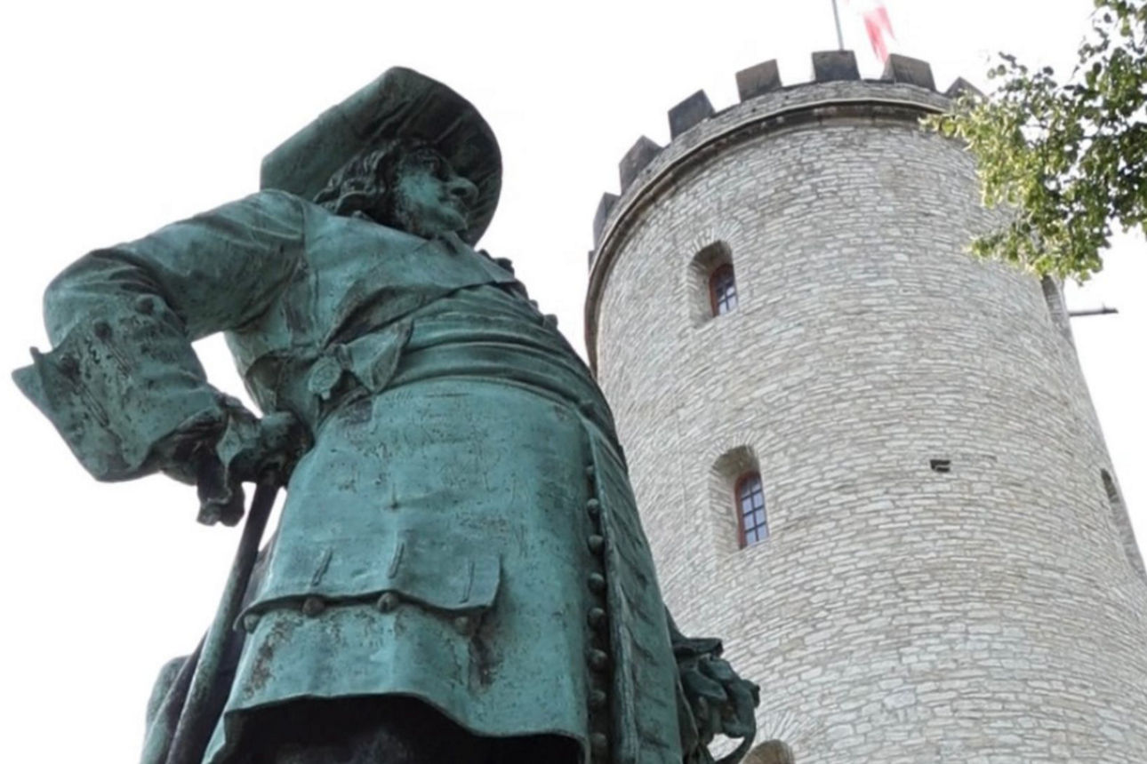 Statue vor der Sparrenburg Bielefeld