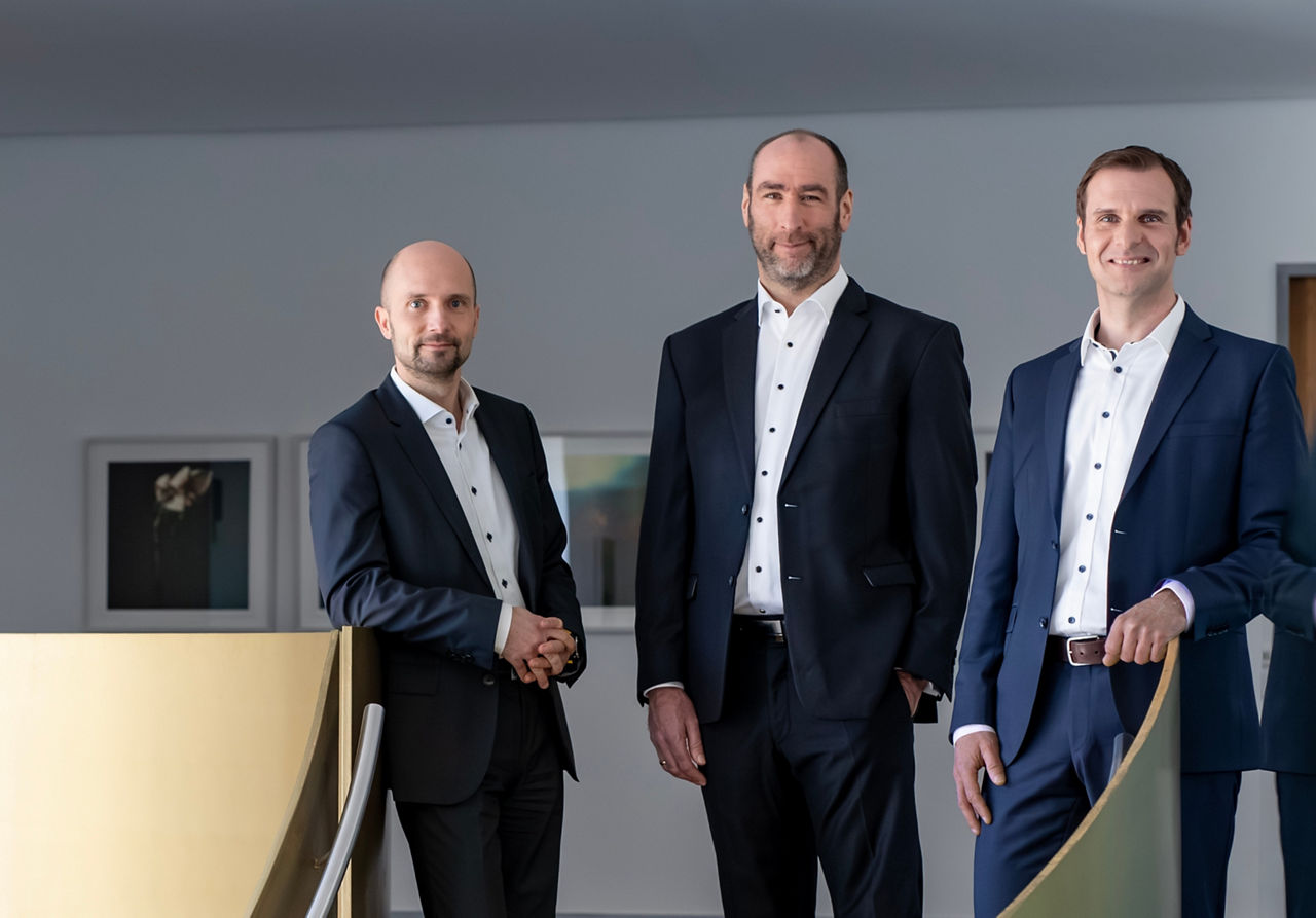 Bild oben: (v. I. n. r.) Dr. Konrad Braun, Dr. Michael Düpmann, Jürgen Gärtner