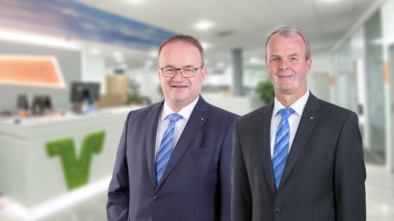 Martin Leis und Konrad Breul, Vorstandsmitglieder der Raiffeisenbank Neustadt eG