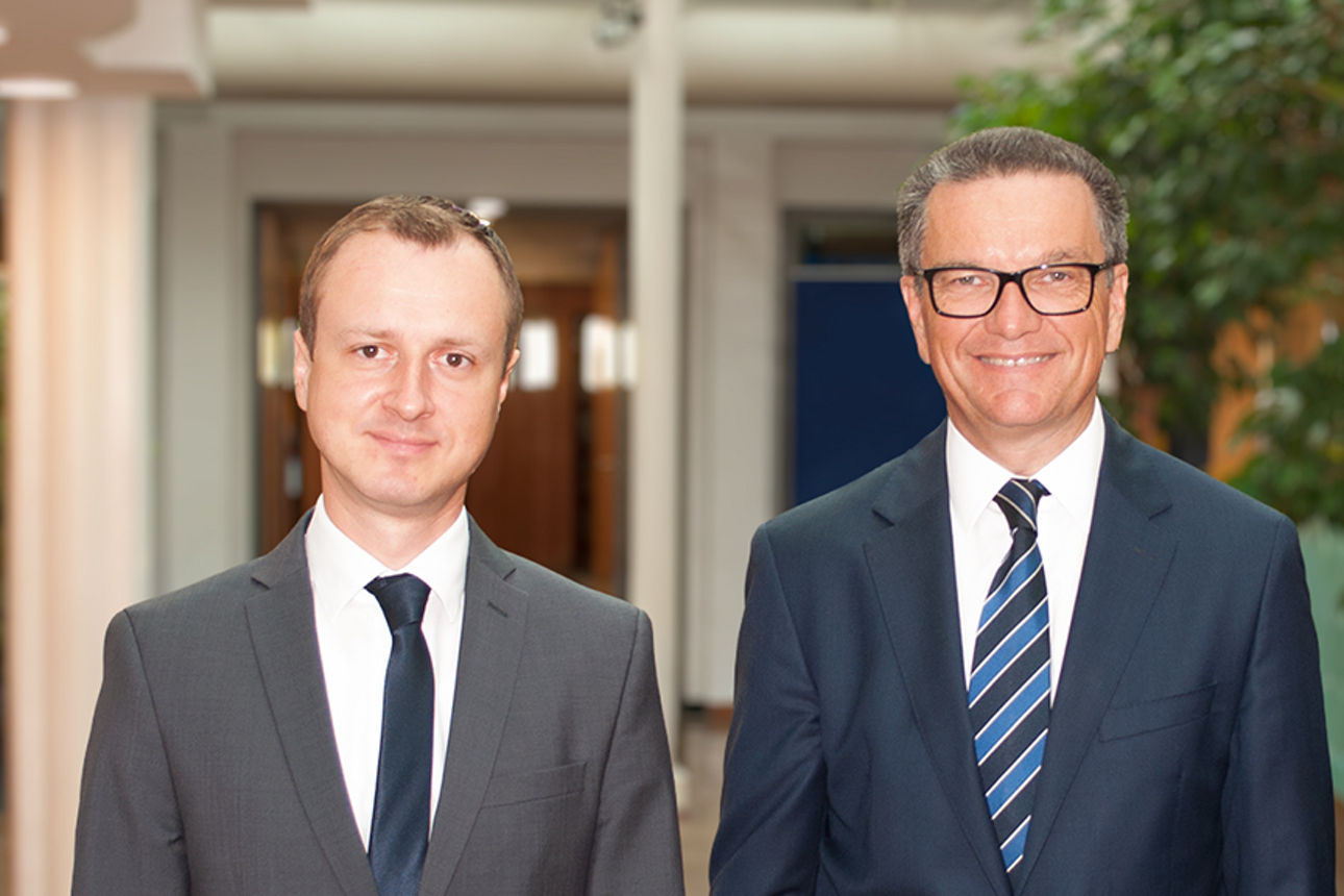 Die Vorstände der Raiffeisen-Volksbank Haßberge eG, Stephan Merz und Reinhold Nastvogel