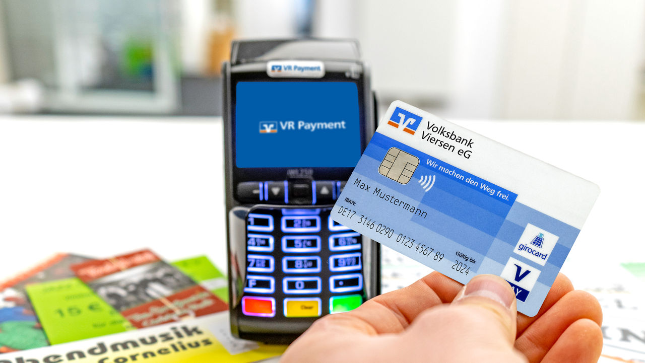 Bezahlungsvorgang mit einer girocard an einem Kartenterminal